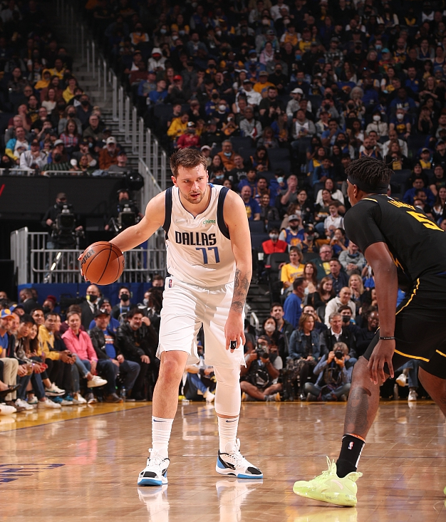 开元棋牌-火箭vs尼克斯哈登61分全场回放