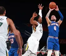 火箭主场击败尼克斯,取得四连胜是哪一年