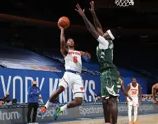 火箭主场击败尼克斯,取得四连胜是哪一年